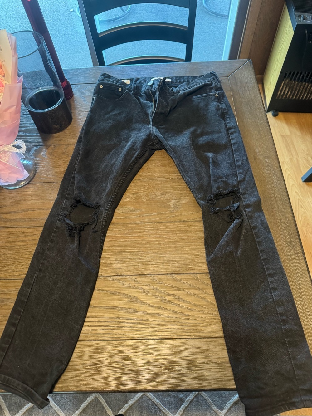 Men's Black Distressed Knee Jeans